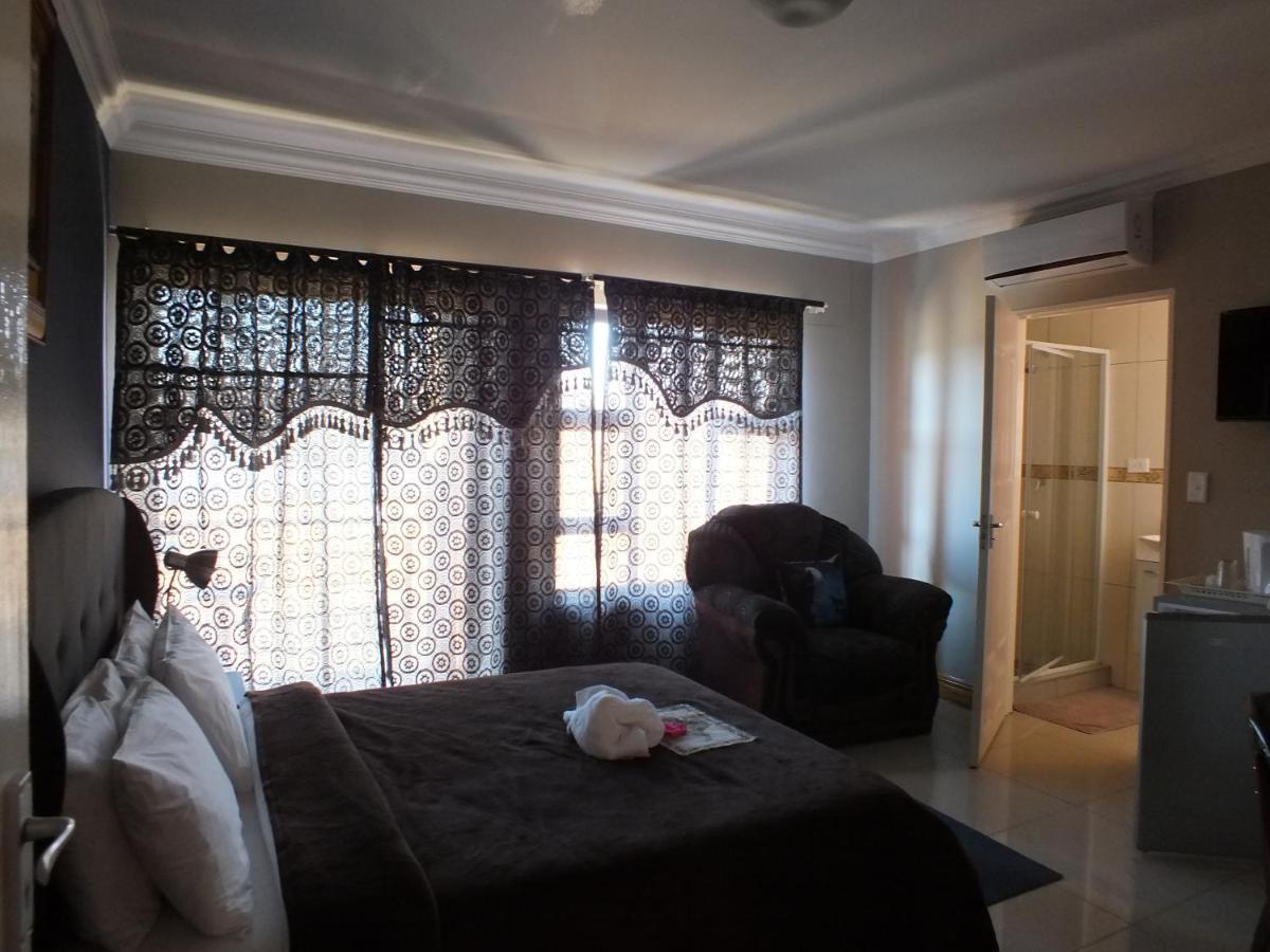 Royal Castle Guest House Windhoek Habitación foto